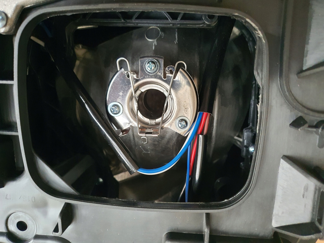 NOWY REFLEKTOR VOLVO FH4 PRAWY - Передня фара в категорії Вантажівки: фото 5 NOWY REFLEKTOR VOLVO FH4 PRAWY - Передня фара в категорії Вантажівки: фото 5