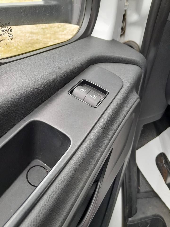 MERCEDES-BENZ Sprinter - Легка бортова вантажівка: фото 4 MERCEDES-BENZ Sprinter - Легка бортова вантажівка: фото 4