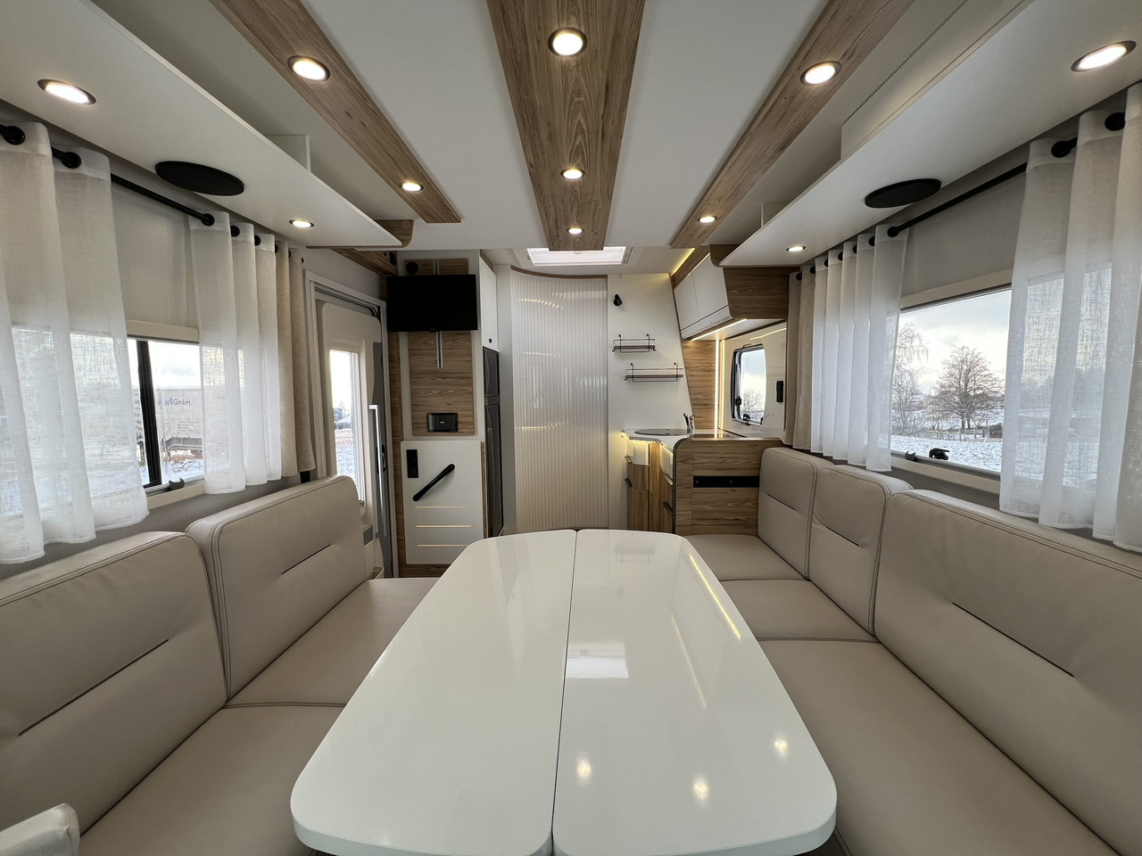 Pilote Pacific P696D Hubbett - Solar - Markise - Напівінтегрований автобудинок: фото 4 Pilote Pacific P696D Hubbett - Solar - Markise - Напівінтегрований автобудинок: фото 4