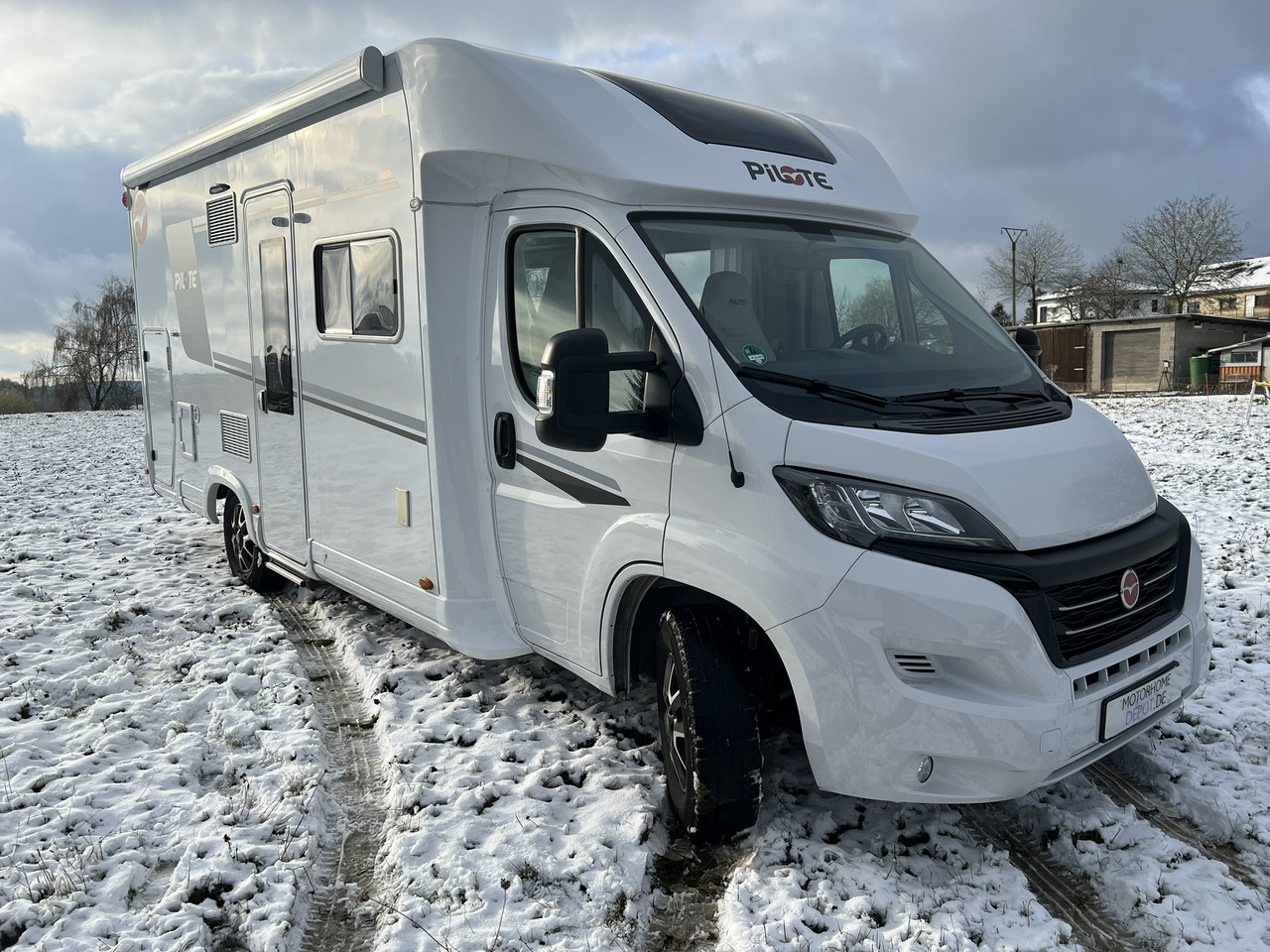 Pilote Pacific P696D Hubbett - Solar - Markise - Напівінтегрований автобудинок: фото 1 Pilote Pacific P696D Hubbett - Solar - Markise - Напівінтегрований автобудинок: фото 1