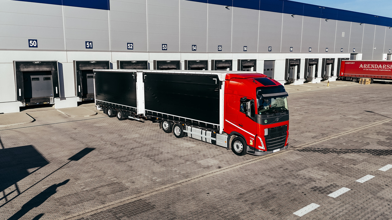 Volvo FH - Тентована вантажівка: фото 2 Volvo FH - Тентована вантажівка: фото 2