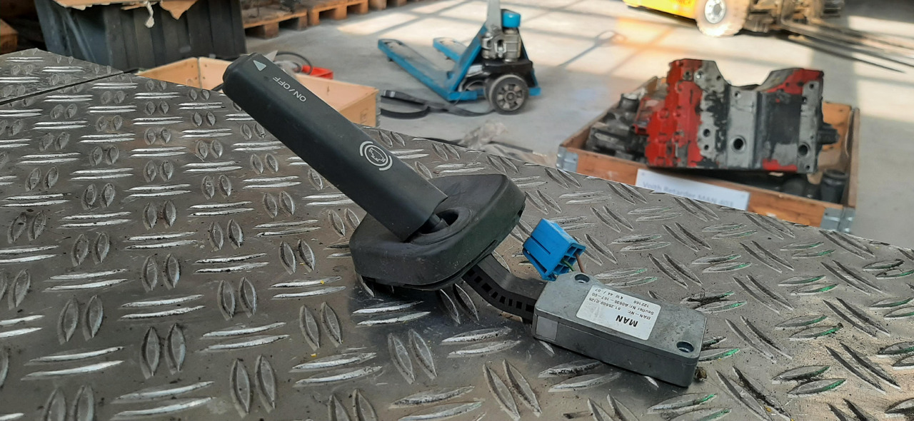 Підрульовий перемикач в категорії Вантажівки Gebr. Lenkstockschalter / Lenkstockhebel Motorbremse, MAN , Artikel - Nr. : 81.25509 - 0125: фото 8