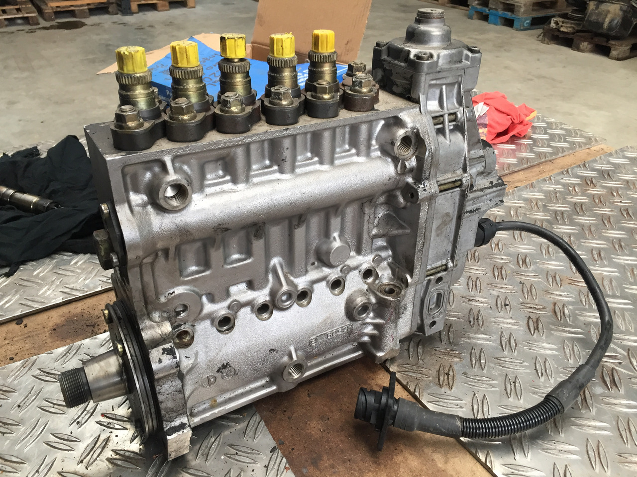 Паливний насос в категорії Вантажівки Gebrauchte Einspritzpumpe MAN TGA, 5 Zylinder, Bosch - Nr. : 0402 795 204, MAN 59.11103 - 7538: фото 6