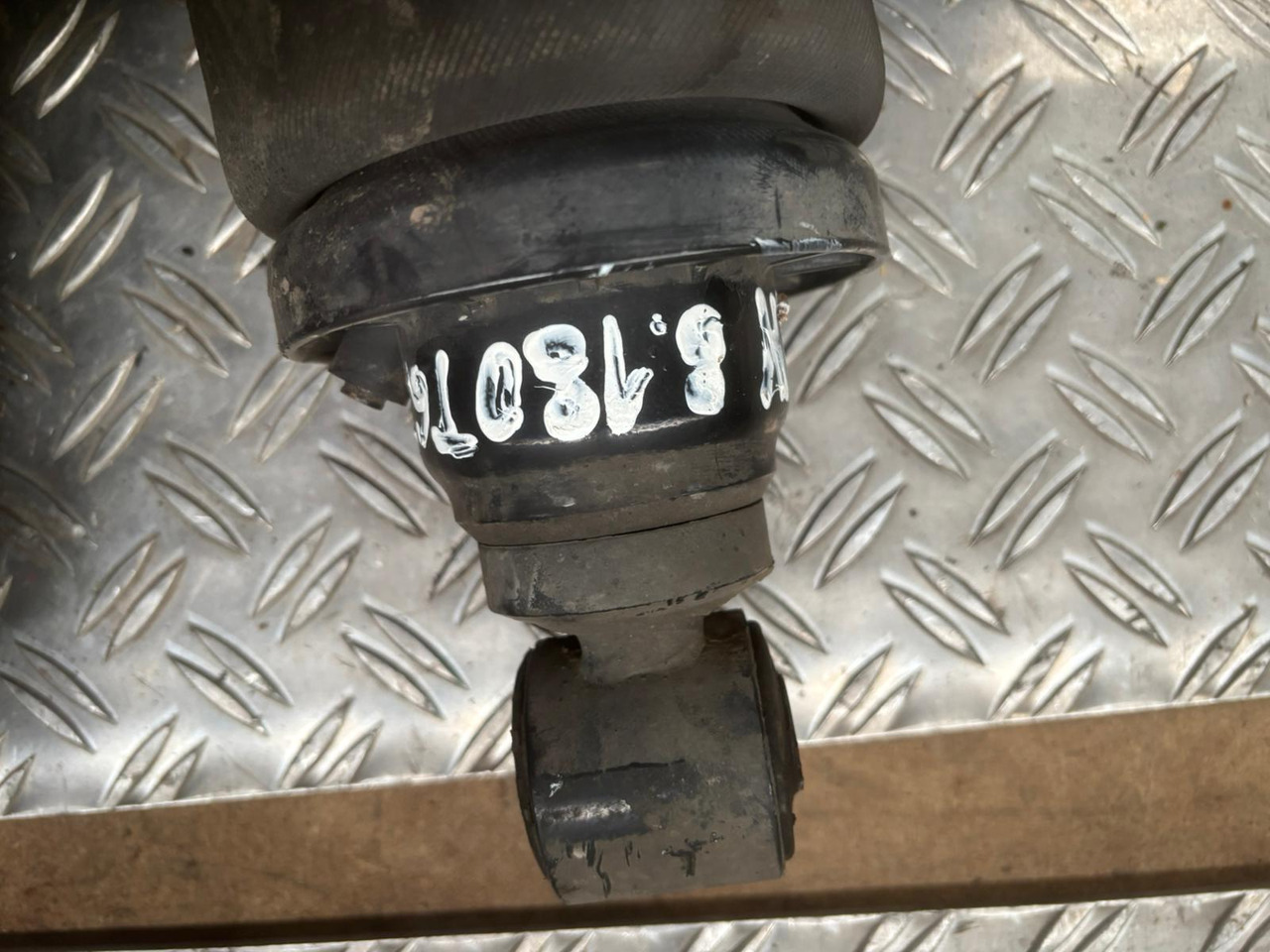 Gebrauchte Luftbälge MAN 8.180, Artikel - Nr. : 81.9999 - 9999 - Підвіска кабіни в категорії Вантажівки: фото 5 Gebrauchte Luftbälge MAN 8.180, Artikel - Nr. : 81.9999 - 9999 - Підвіска кабіни в категорії Вантажівки: фото 5