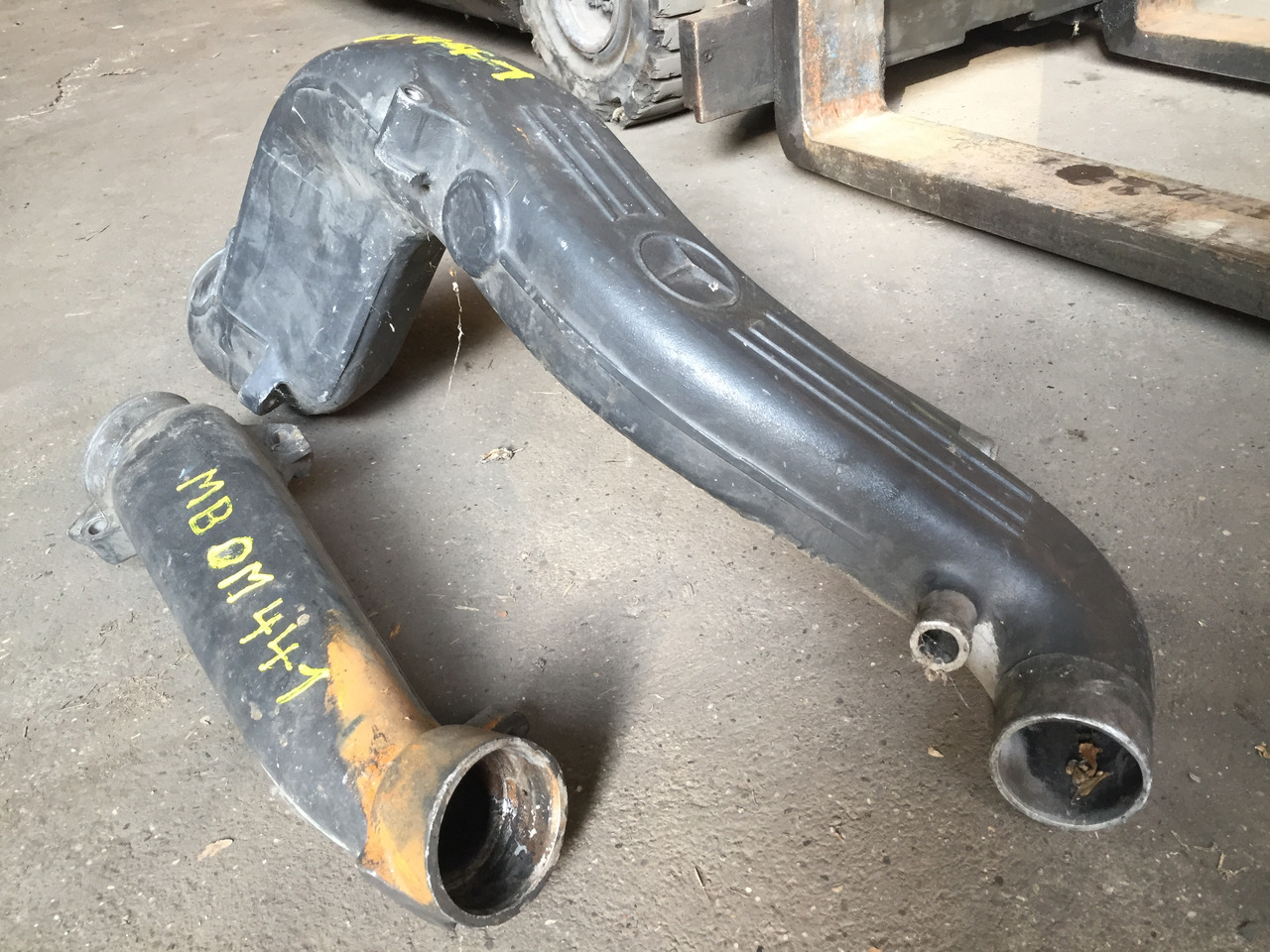 Gebrauchtes MB Motortyp OM 441 LA Ansaugrohr, Artikel - Nr. : A 999 999 99 99 - Впускна труба в категорії Вантажівки: фото 4 Gebrauchtes MB Motortyp OM 441 LA Ansaugrohr, Artikel - Nr. : A 999 999 99 99 - Впускна труба в категорії Вантажівки: фото 4