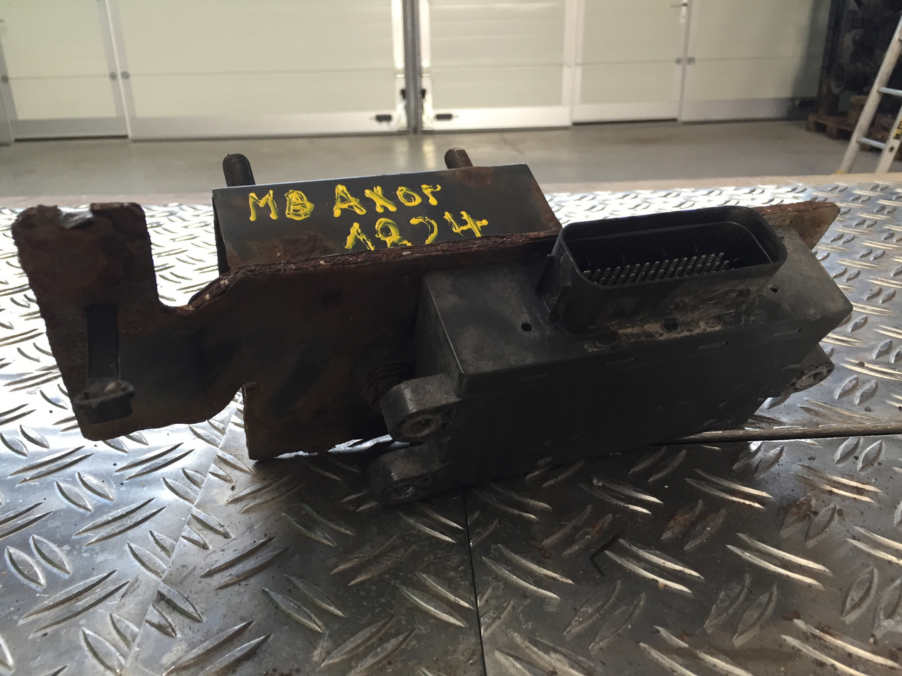 Gebrauchtes Steuergerät MB Axor 1824, Artikel - Nr. : A 9999 9999 99 - Блок управління в категорії Вантажівки: фото 1 Gebrauchtes Steuergerät MB Axor 1824, Artikel - Nr. : A 9999 9999 99 - Блок управління в категорії Вантажівки: фото 1