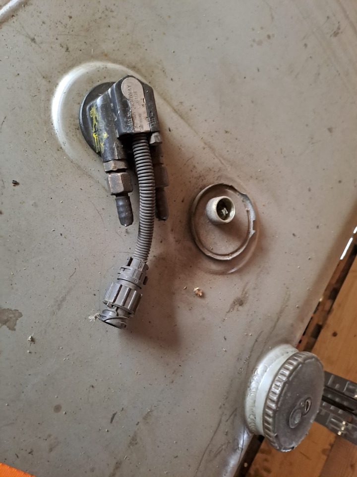 MAN MAN TGA - Паливний бак: фото 4 MAN MAN TGA - Паливний бак: фото 4