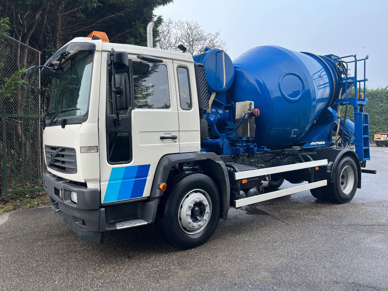 Volvo FL6 - Автобетонозмішувач: фото 1 Volvo FL6 - Автобетонозмішувач: фото 1