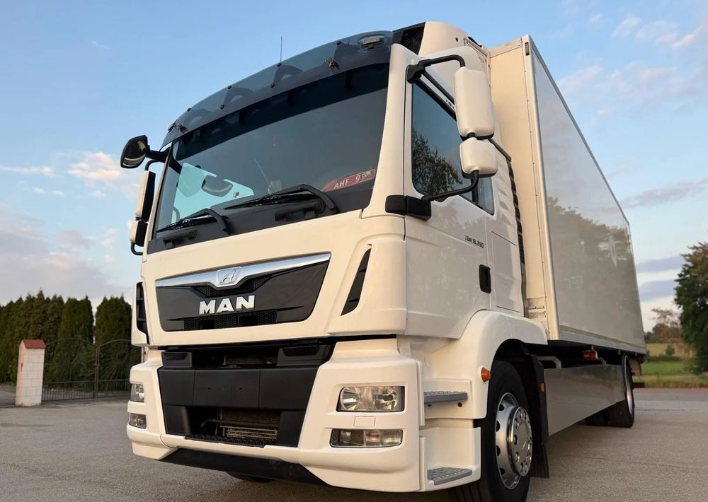 MAN TGM18.290 4x2 ACC/ CHłODNIA Z WINDĄ /CARRIER 850MT /SYPIALKA / EURO6/ASO - Рефрижератор вантажівка: фото 1 MAN TGM18.290 4x2 ACC/ CHłODNIA Z WINDĄ /CARRIER 850MT /SYPIALKA / EURO6/ASO - Рефрижератор вантажівка: фото 1