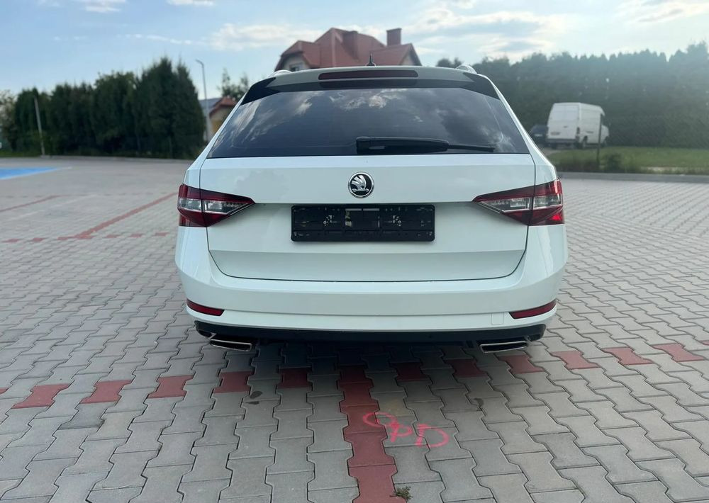 Skoda Superb 2.0 TSI 4x4 Sportline DSG - Універсал: фото 5 Skoda Superb 2.0 TSI 4x4 Sportline DSG - Універсал: фото 5