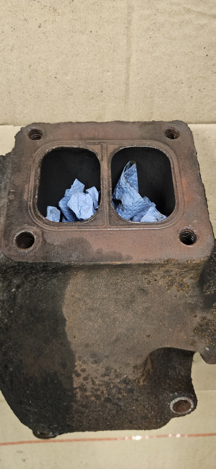 John deere R86029 - Випускний колектор: фото 2 John deere R86029 - Випускний колектор: фото 2