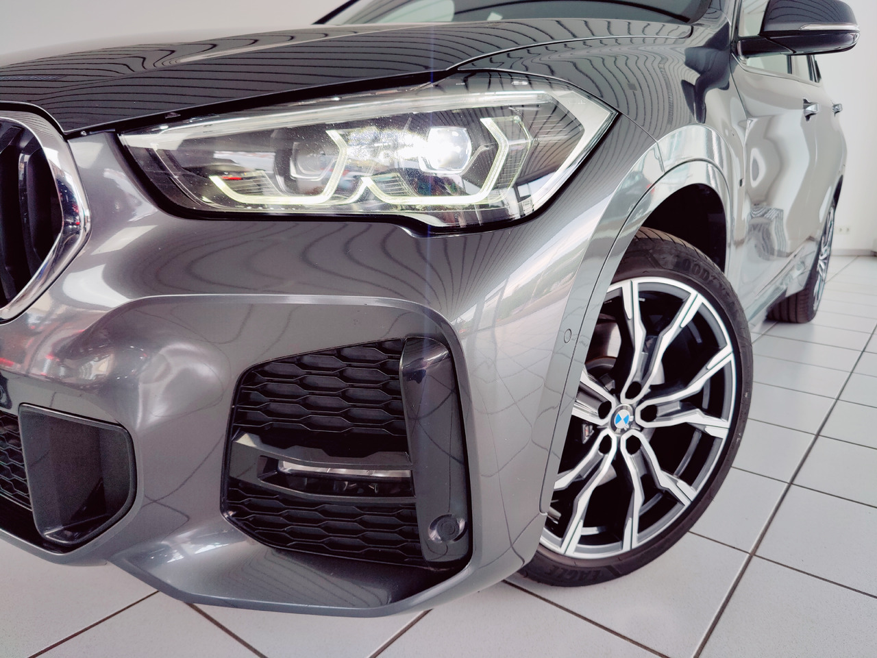 BMW X1 xDrive 20 d M Sport Navi Ambiente PDC SHZ Apple Android - Позашляховик: фото 2 BMW X1 xDrive 20 d M Sport Navi Ambiente PDC SHZ Apple Android - Позашляховик: фото 2