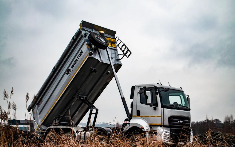 Ford Ford FORD F-LINE 4145 8x4 Wywrotka Wielton Tylnosypowa - Самоскид вантажівка: фото 2 Ford Ford FORD F-LINE 4145 8x4 Wywrotka Wielton Tylnosypowa - Самоскид вантажівка: фото 2