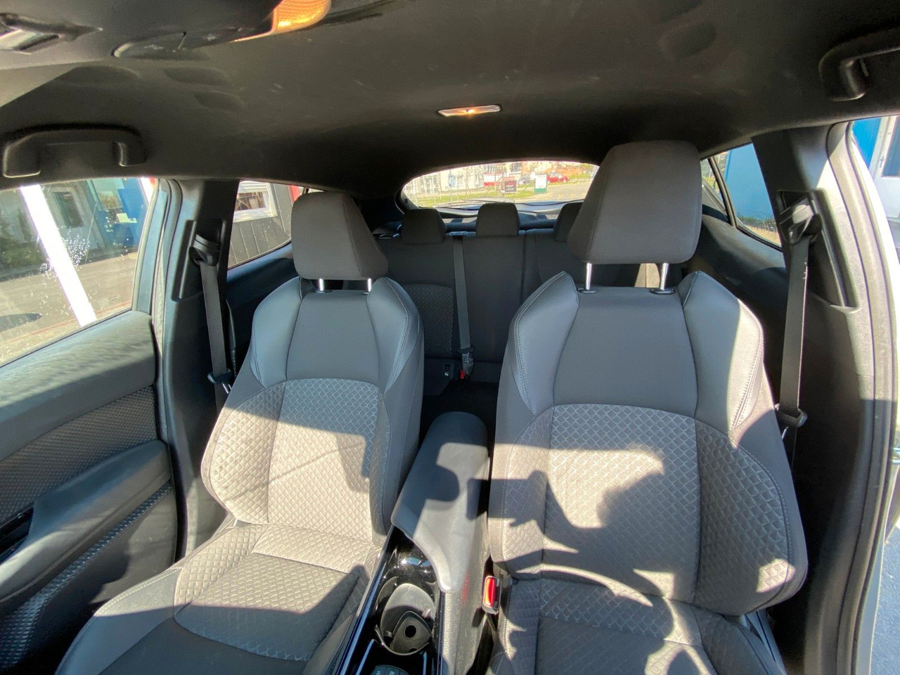 Toyota C-HR 1.8-l-VVTi Hybrid Flow - Позашляховик: фото 3 Toyota C-HR 1.8-l-VVTi Hybrid Flow - Позашляховик: фото 3