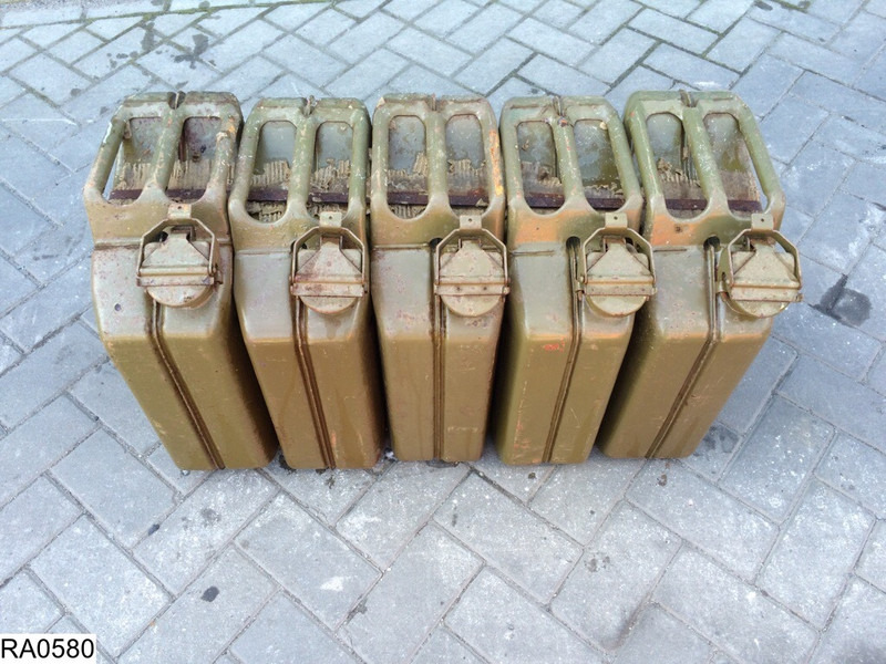 Fruehauf gesloten bak Estimated 3000 Jerrycans - Закритий кузов напівпричіп: фото 4 Fruehauf gesloten bak Estimated 3000 Jerrycans - Закритий кузов напівпричіп: фото 4