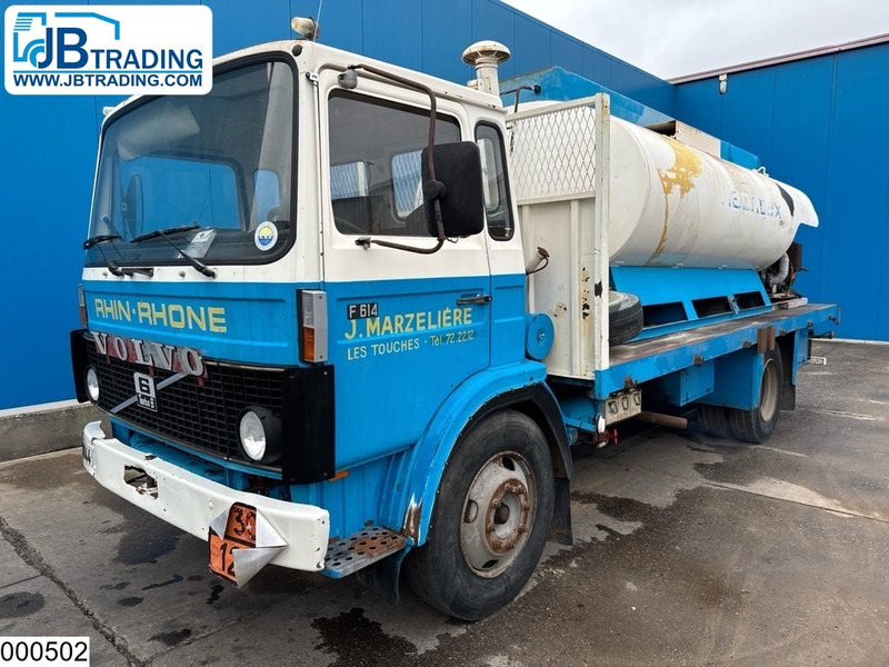 Volvo F 614 Manual, Steel suspension, Fuel, 8000 L - Вантажівка цистерна: фото 1 Volvo F 614 Manual, Steel suspension, Fuel, 8000 L - Вантажівка цистерна: фото 1