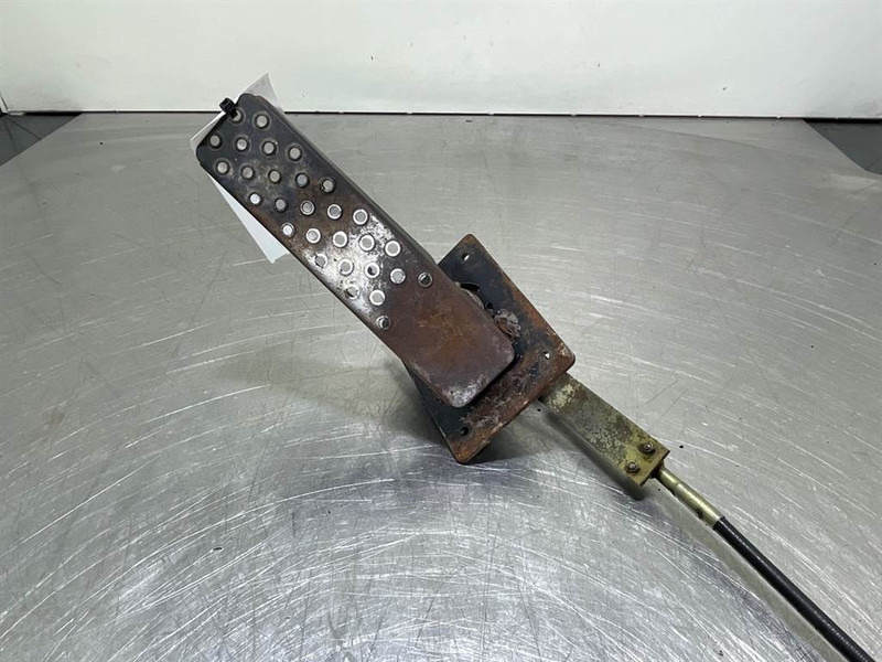 Ahlmann AZ14-4184957A-Gas pedal/Fusspedal - Кабіна й інтер'єр в категорії Будівельна техніка: фото 2 Ahlmann AZ14-4184957A-Gas pedal/Fusspedal - Кабіна й інтер'єр в категорії Будівельна техніка: фото 2