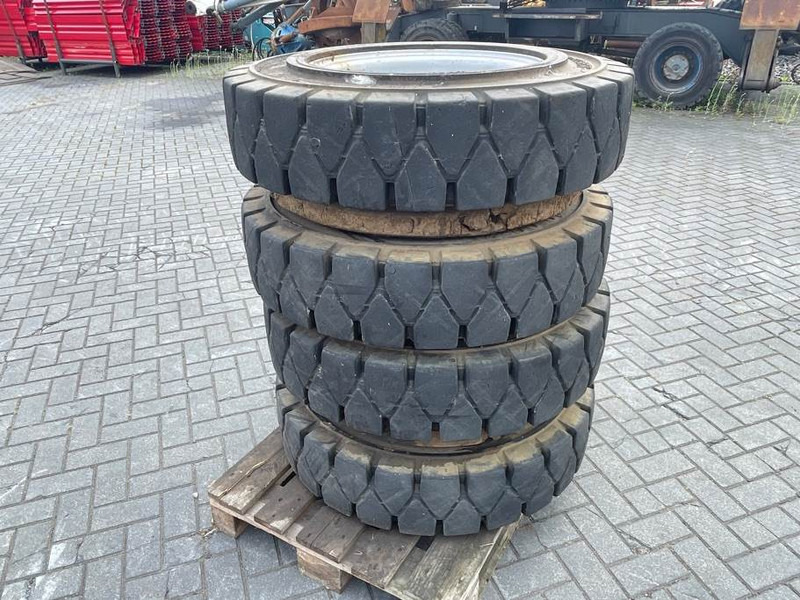 Athletik 10.00-20 - SOLID - Tire/Reifen/Band - Шини і диски в категорії Будівельна техніка: фото 3 Athletik 10.00-20 - SOLID - Tire/Reifen/Band - Шини і диски в категорії Будівельна техніка: фото 3