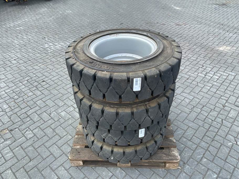 Athletik 10.00-20 - SOLID - Tire/Reifen/Band - Шини і диски в категорії Будівельна техніка: фото 1 Athletik 10.00-20 - SOLID - Tire/Reifen/Band - Шини і диски в категорії Будівельна техніка: фото 1