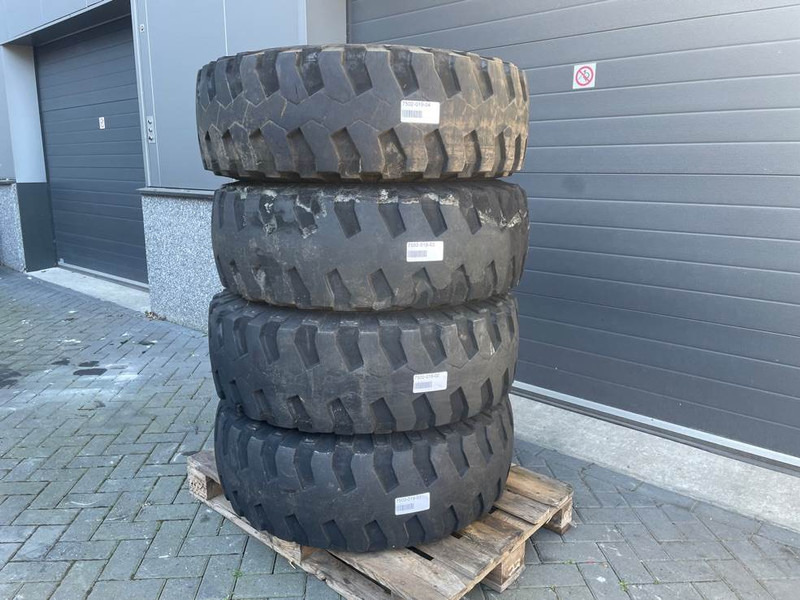 Atlas AR65-Michelin 335/80R20 (12.5R20)-Tire/Reifen/Band - Шини і диски в категорії Будівельна техніка: фото 2 Atlas AR65-Michelin 335/80R20 (12.5R20)-Tire/Reifen/Band - Шини і диски в категорії Будівельна техніка: фото 2