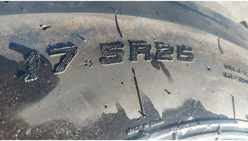 Case 521F-MTP 17.5R25-Tire/Reifen/Band - Шини і диски в категорії Будівельна техніка: фото 4 Case 521F-MTP 17.5R25-Tire/Reifen/Band - Шини і диски в категорії Будівельна техніка: фото 4