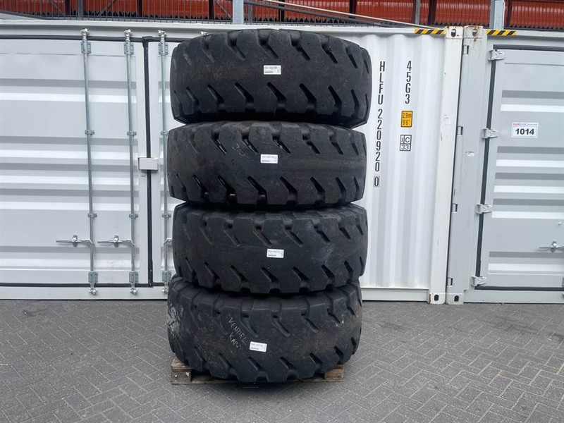 Hyundai HL740-9-Michelin 20.5R25-Tire/Reifen/Band - Шини і диски в категорії Будівельна техніка: фото 1 Hyundai HL740-9-Michelin 20.5R25-Tire/Reifen/Band - Шини і диски в категорії Будівельна техніка: фото 1