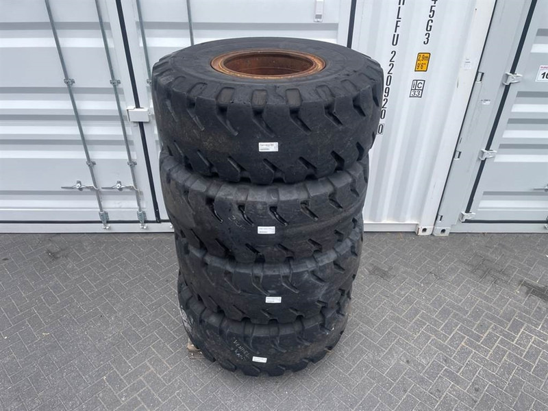 Hyundai HL740-9-Michelin 20.5R25-Tire/Reifen/Band - Шини і диски в категорії Будівельна техніка: фото 2 Hyundai HL740-9-Michelin 20.5R25-Tire/Reifen/Band - Шини і диски в категорії Будівельна техніка: фото 2