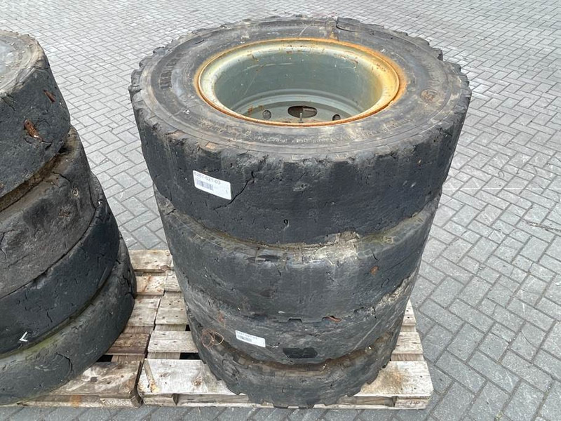 Liebherr 10.00-20 - Tire/Reifen/Band - Шини і диски в категорії Будівельна техніка: фото 5 Liebherr 10.00-20 - Tire/Reifen/Band - Шини і диски в категорії Будівельна техніка: фото 5