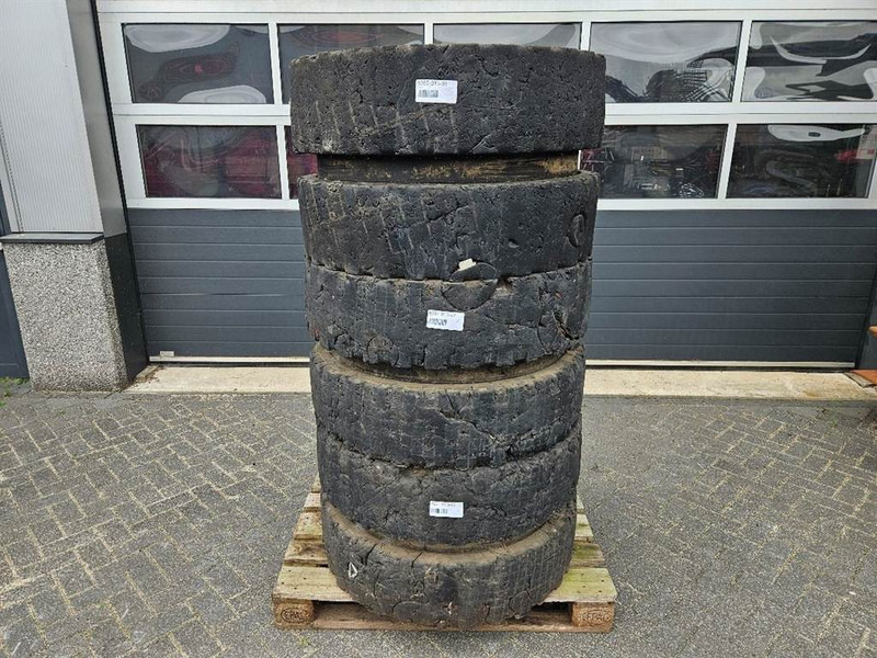 Liebherr 10.00-20 - Tire/Reifen/Band - Шини і диски в категорії Будівельна техніка: фото 1 Liebherr 10.00-20 - Tire/Reifen/Band - Шини і диски в категорії Будівельна техніка: фото 1