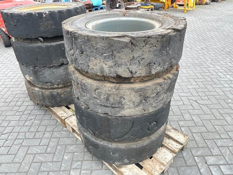 Liebherr 10.00-20 - Tire/Reifen/Band - Шини і диски в категорії Будівельна техніка: фото 3 Liebherr 10.00-20 - Tire/Reifen/Band - Шини і диски в категорії Будівельна техніка: фото 3