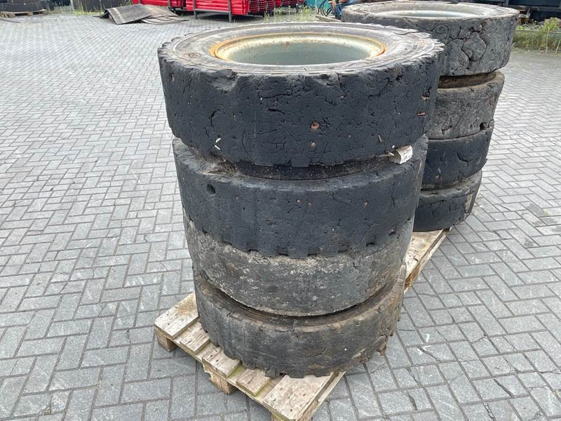 Liebherr 10.00-20 - Tire/Reifen/Band - Шини і диски в категорії Будівельна техніка: фото 2 Liebherr 10.00-20 - Tire/Reifen/Band - Шини і диски в категорії Будівельна техніка: фото 2