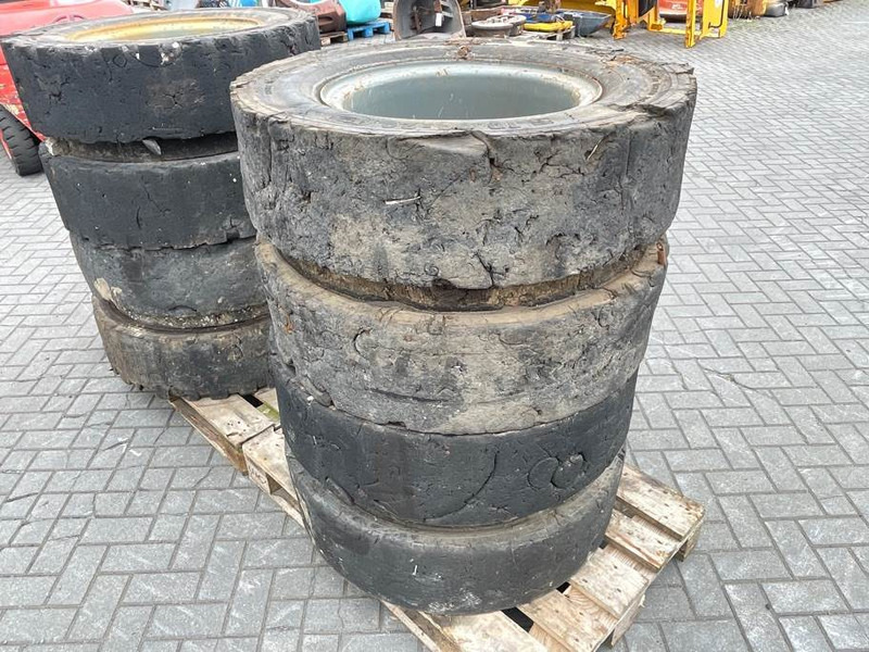 Liebherr 10.00-20 - Tire/Reifen/Band - Шини і диски в категорії Будівельна техніка: фото 3 Liebherr 10.00-20 - Tire/Reifen/Band - Шини і диски в категорії Будівельна техніка: фото 3