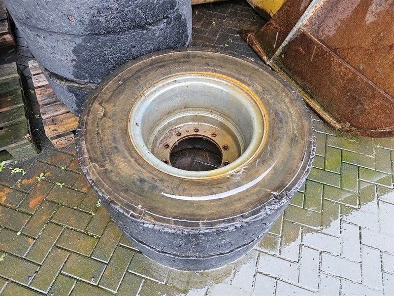 Liebherr 12.00-20 SOLID - Tire/Reifen/Band - Шини і диски в категорії Будівельна техніка: фото 3 Liebherr 12.00-20 SOLID - Tire/Reifen/Band - Шини і диски в категорії Будівельна техніка: фото 3
