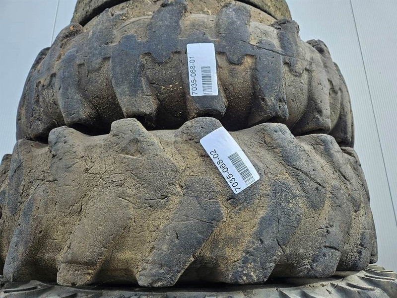 Liebherr A924B-Athletik 10.00-20-Tire/Reifen/Band - Шини і диски в категорії Будівельна техніка: фото 5 Liebherr A924B-Athletik 10.00-20-Tire/Reifen/Band - Шини і диски в категорії Будівельна техніка: фото 5