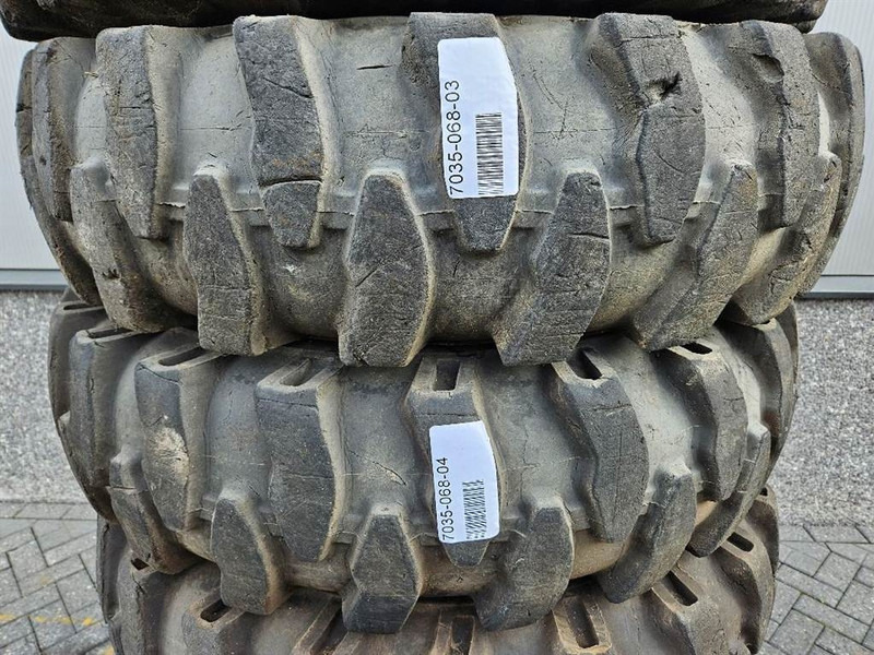 Liebherr A924B-Athletik 10.00-20-Tire/Reifen/Band - Шини і диски в категорії Будівельна техніка: фото 4 Liebherr A924B-Athletik 10.00-20-Tire/Reifen/Band - Шини і диски в категорії Будівельна техніка: фото 4