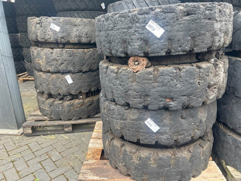 Liebherr A934C-12.00-20-Tire/Reifen/Band - Шини і диски в категорії Будівельна техніка: фото 1 Liebherr A934C-12.00-20-Tire/Reifen/Band - Шини і диски в категорії Будівельна техніка: фото 1