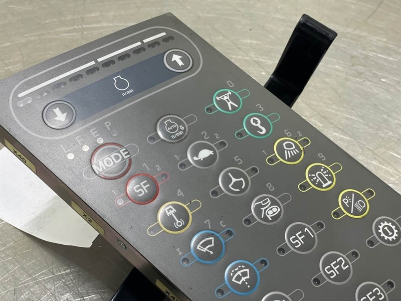 Liebherr A934C-94023357-BBT02-R5.1-Display unit/Dashboard - Електрична система в категорії Будівельна техніка: фото 2 Liebherr A934C-94023357-BBT02-R5.1-Display unit/Dashboard - Електрична система в категорії Будівельна техніка: фото 2