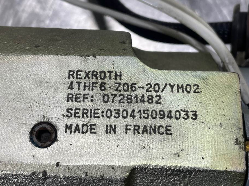 Liebherr L514 Speeder-9841474/5716042-Joystick/Steuergriff - Електрична система в категорії Будівельна техніка: фото 4 Liebherr L514 Speeder-9841474/5716042-Joystick/Steuergriff - Електрична система в категорії Будівельна техніка: фото 4