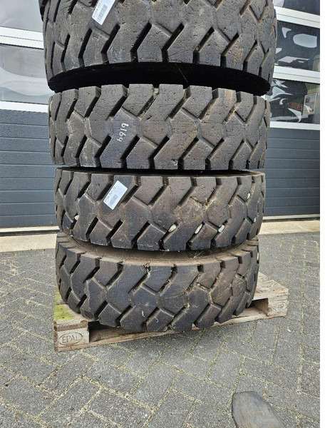 Liebherr LH24M-Michelin 11.00R20-Tyre/Reifen/Band - Шини і диски в категорії Будівельна техніка: фото 5 Liebherr LH24M-Michelin 11.00R20-Tyre/Reifen/Band - Шини і диски в категорії Будівельна техніка: фото 5