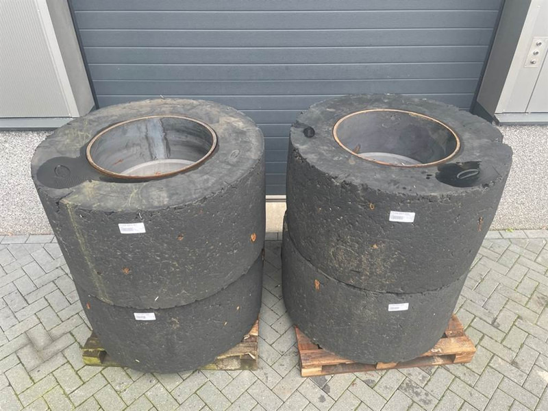 Liebherr LH40M-Trelleborg Brawler 45x10x24-Tire/Reifen/Band - Шини і диски в категорії Будівельна техніка: фото 2 Liebherr LH40M-Trelleborg Brawler 45x10x24-Tire/Reifen/Band - Шини і диски в категорії Будівельна техніка: фото 2