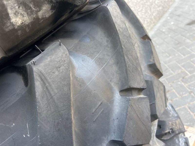 Manitou MRT2145-Mitas 18-19.5-Tire/Reifen/Band - Шини і диски в категорії Будівельна техніка: фото 4 Manitou MRT2145-Mitas 18-19.5-Tire/Reifen/Band - Шини і диски в категорії Будівельна техніка: фото 4