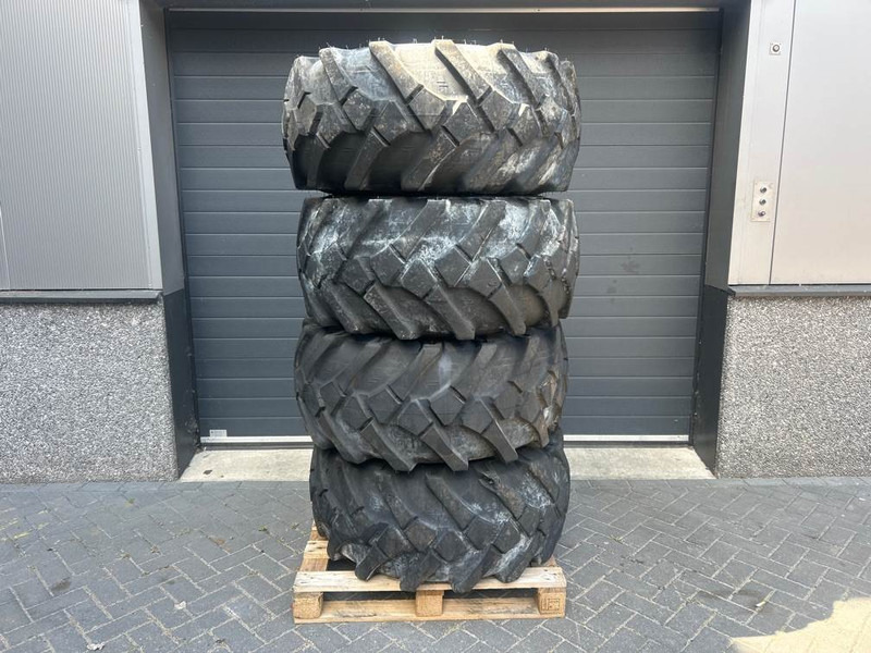 Manitou MRT2145-Mitas 18-19.5-Tire/Reifen/Band - Шини і диски в категорії Будівельна техніка: фото 1 Manitou MRT2145-Mitas 18-19.5-Tire/Reifen/Band - Шини і диски в категорії Будівельна техніка: фото 1
