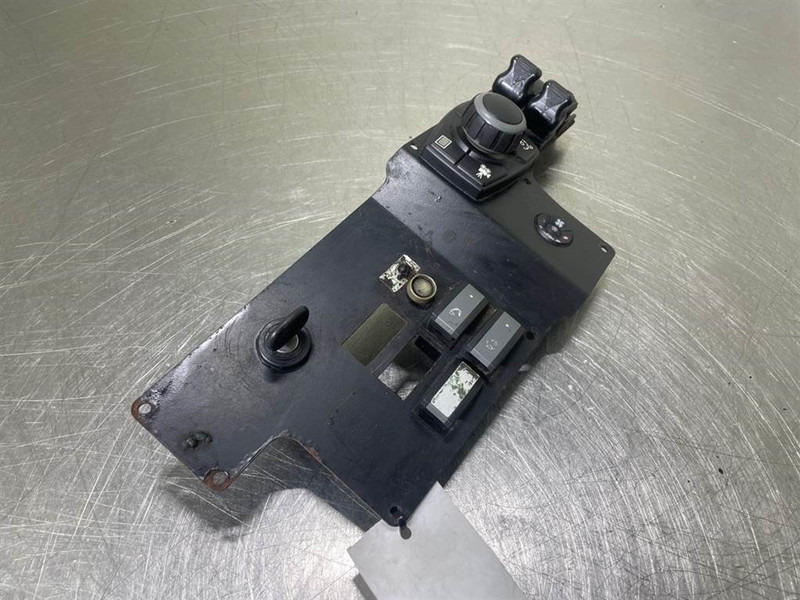 Mecalac 12MTX-3834673/3833717-Dashboard/Console/Konsole - Кабіна й інтер'єр в категорії Будівельна техніка: фото 3 Mecalac 12MTX-3834673/3833717-Dashboard/Console/Konsole - Кабіна й інтер'єр в категорії Будівельна техніка: фото 3