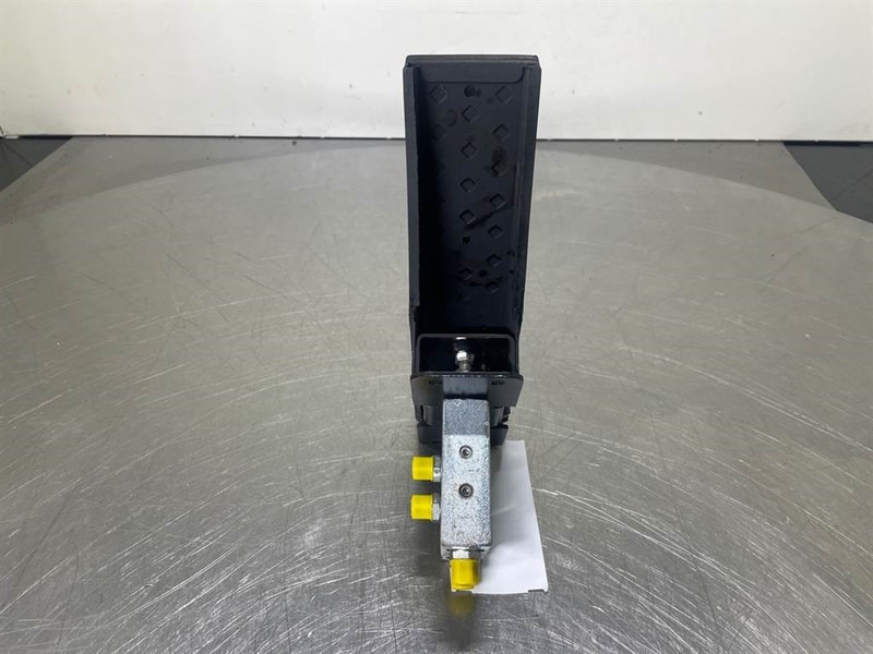 Mecalac 12MTX-5270642-Control pedal boom - Гідравліка в категорії Будівельна техніка: фото 4 Mecalac 12MTX-5270642-Control pedal boom - Гідравліка в категорії Будівельна техніка: фото 4