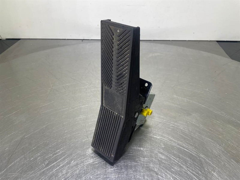 Mecalac 12MTX-5270642-Control pedal boom - Гідравліка в категорії Будівельна техніка: фото 1 Mecalac 12MTX-5270642-Control pedal boom - Гідравліка в категорії Будівельна техніка: фото 1