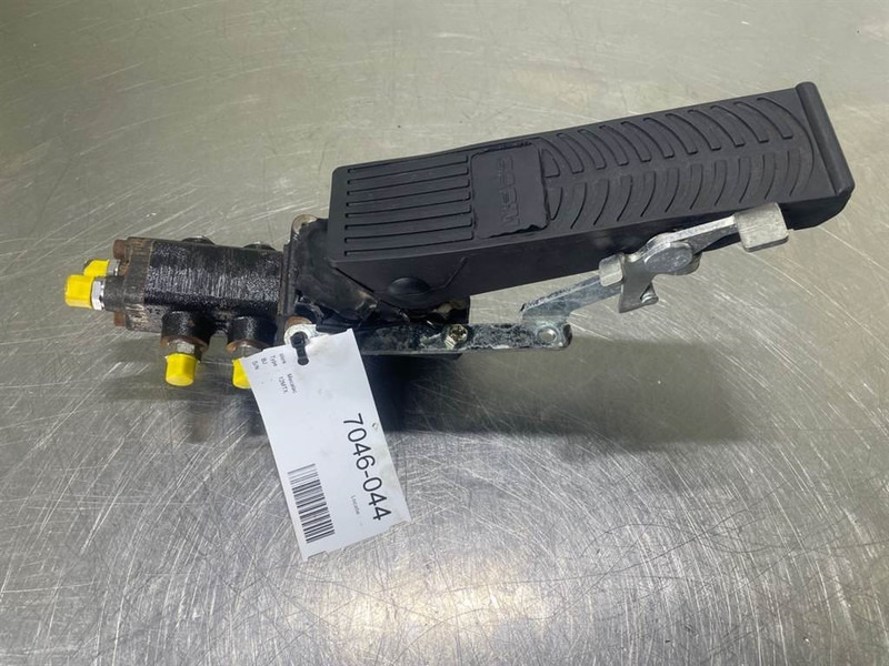 Mecalac 12MTX-5360657-Brake valve/Bremsventile/Remventiel - Гідравліка в категорії Будівельна техніка: фото 4 Mecalac 12MTX-5360657-Brake valve/Bremsventile/Remventiel - Гідравліка в категорії Будівельна техніка: фото 4