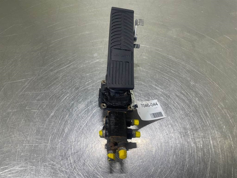 Mecalac 12MTX-5360657-Brake valve/Bremsventile/Remventiel - Гідравліка в категорії Будівельна техніка: фото 2 Mecalac 12MTX-5360657-Brake valve/Bremsventile/Remventiel - Гідравліка в категорії Будівельна техніка: фото 2