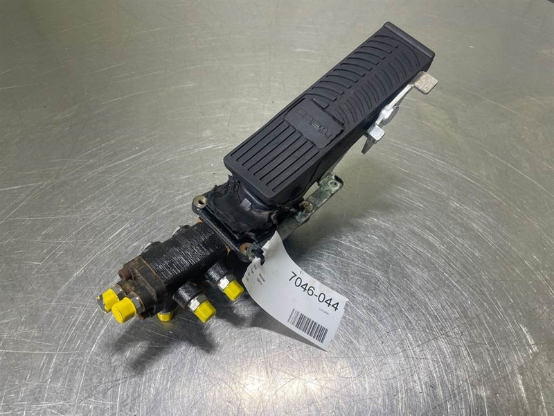 Mecalac 12MTX-5360657-Brake valve/Bremsventile/Remventiel - Гідравліка в категорії Будівельна техніка: фото 3 Mecalac 12MTX-5360657-Brake valve/Bremsventile/Remventiel - Гідравліка в категорії Будівельна техніка: фото 3