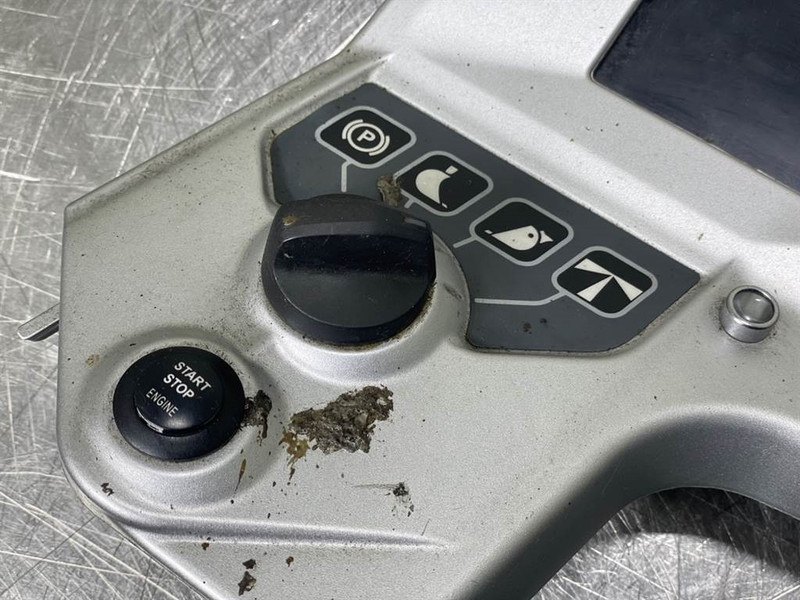 Mecalac 12MTX-6160134-Dashboard/Console/Konsole - Кабіна й інтер'єр в категорії Будівельна техніка: фото 5 Mecalac 12MTX-6160134-Dashboard/Console/Konsole - Кабіна й інтер'єр в категорії Будівельна техніка: фото 5