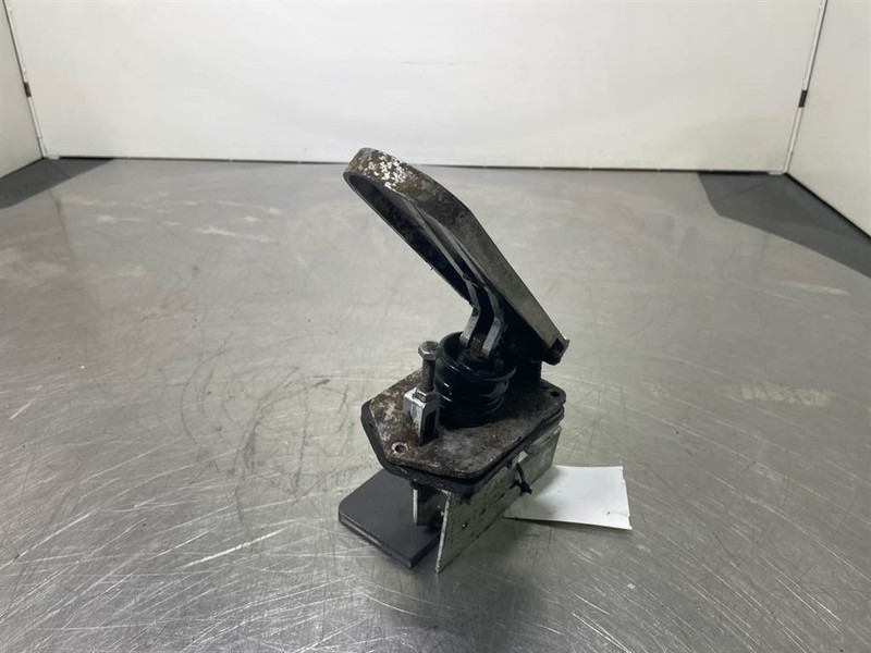 O & K L25.5 - Gas pedal/Fusspedal/Gaspedaal - Кабіна й інтер'єр в категорії Будівельна техніка: фото 2 O & K L25.5 - Gas pedal/Fusspedal/Gaspedaal - Кабіна й інтер'єр в категорії Будівельна техніка: фото 2